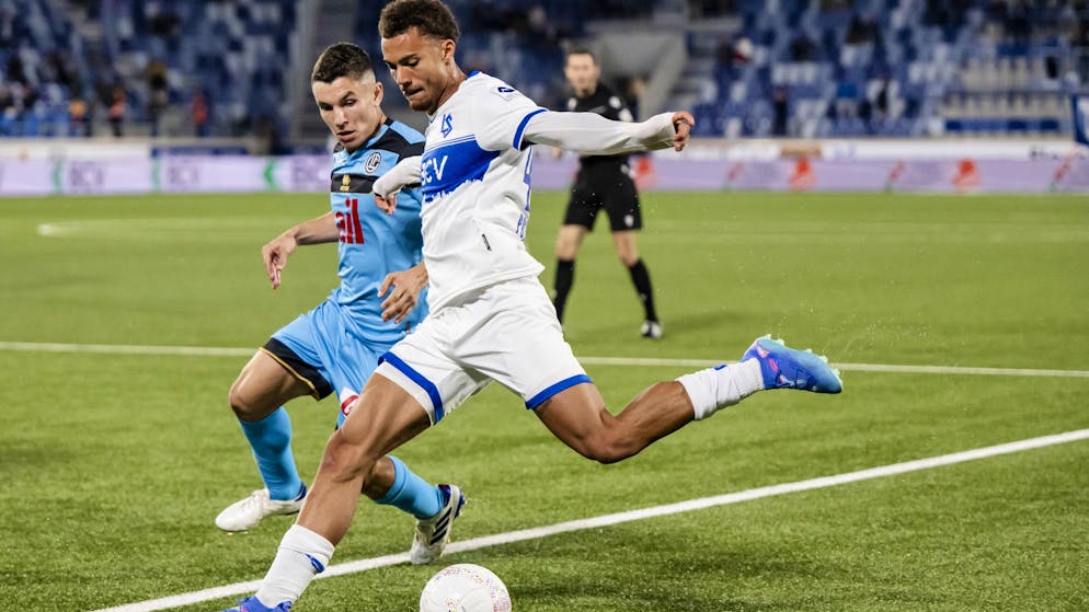 Manuel Polster (LS), à droite, en pleine action face à Lugano en 2024 (archive).