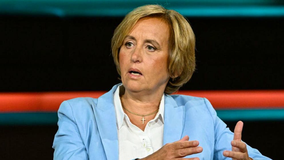 Video exposes false statement. 