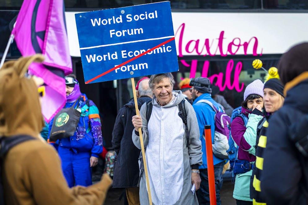 Ein Demonstrierender auf dem Protestmarsch von Küblis nach Davos.
