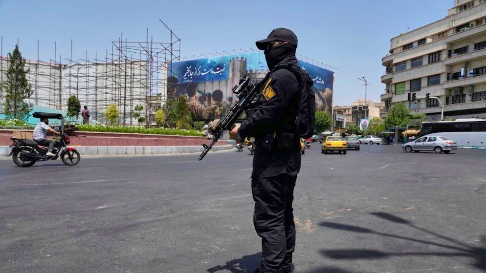 Parla l'esperto elvetico. «In Iran il regime potrebbe cadere entro marzo. Ecco cosa deve fare la Svizzera»