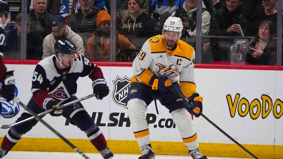Roman Josi (rechts) gewinnt mit den Nashville Predators.