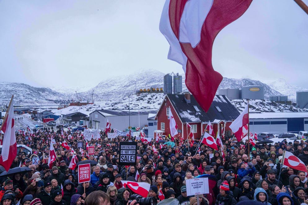 Am Samstag demonstrierte die Bevölkerung in Grönland gegen die Pläne Trumps, Grönland zu übernehmen. (AP Photo/Evgeniy Maloletka)