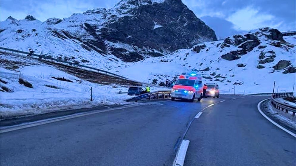 Incidenti. Un 81enne è finito fuori strada sul passo del Julier riportando lievi ferite