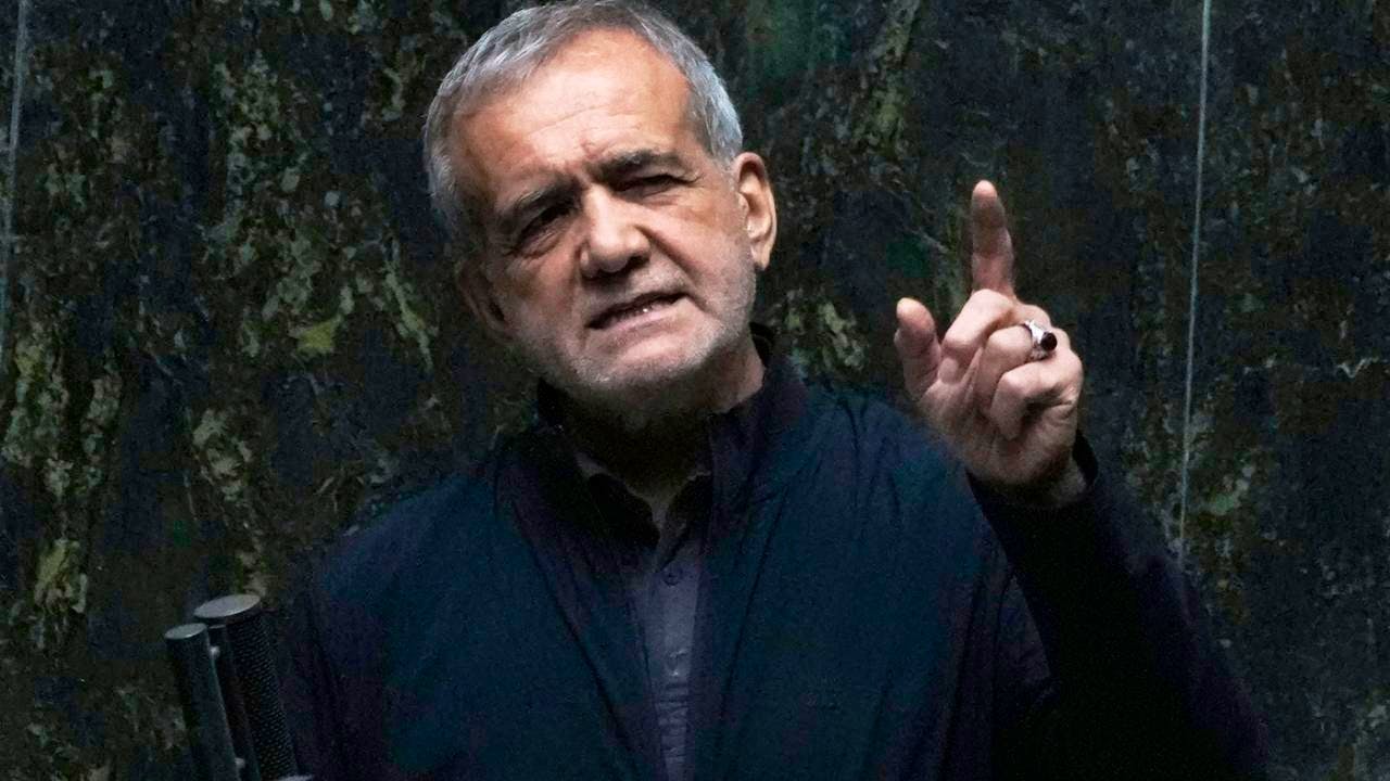 Politik. Irans Präsident: Bei Angriff auf Chamenei umfassender Krieg