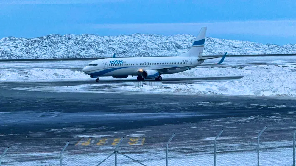 A plane with the Bundeswehr soldiers can be seen after landing. A Bundeswehr reconnaissance team for possible military exercises in Greenland is due to arrive on the island in the early evening. Photo: Julia Wäschenbach/dpa