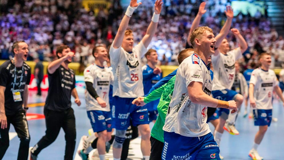 Die Färöer drehen durch. Parlament und Kindergärten schliessen nach historischem Handball-Sieg