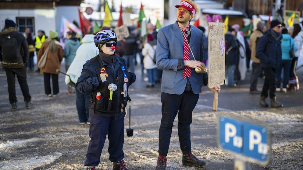 Davos. Protesta anti-WEF blocca la strada per circa un'ora