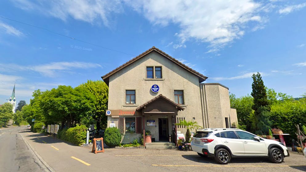 Construction project in Winterthur. Traditional restaurant gives way to investment property - a Nati star is behind it