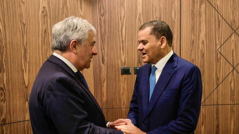 Italian Foreign Minister Antonio Tajani (right) with Libyan Prime Minister Abdul Hamid Dbeibeh during the signing of the strategic partnership agreement for the modernization of the port of Misrata.