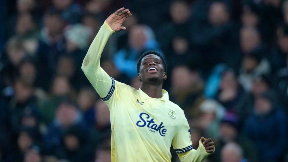 Thierno Barry bejubelt das goldene Tor bei Aston Villa