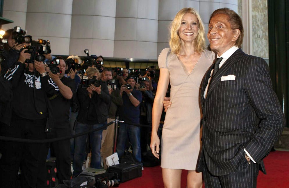 Valentino died. Together with Gwyneth Paltrow at the premiere of the film 'Valentino: The Last Emperor'.