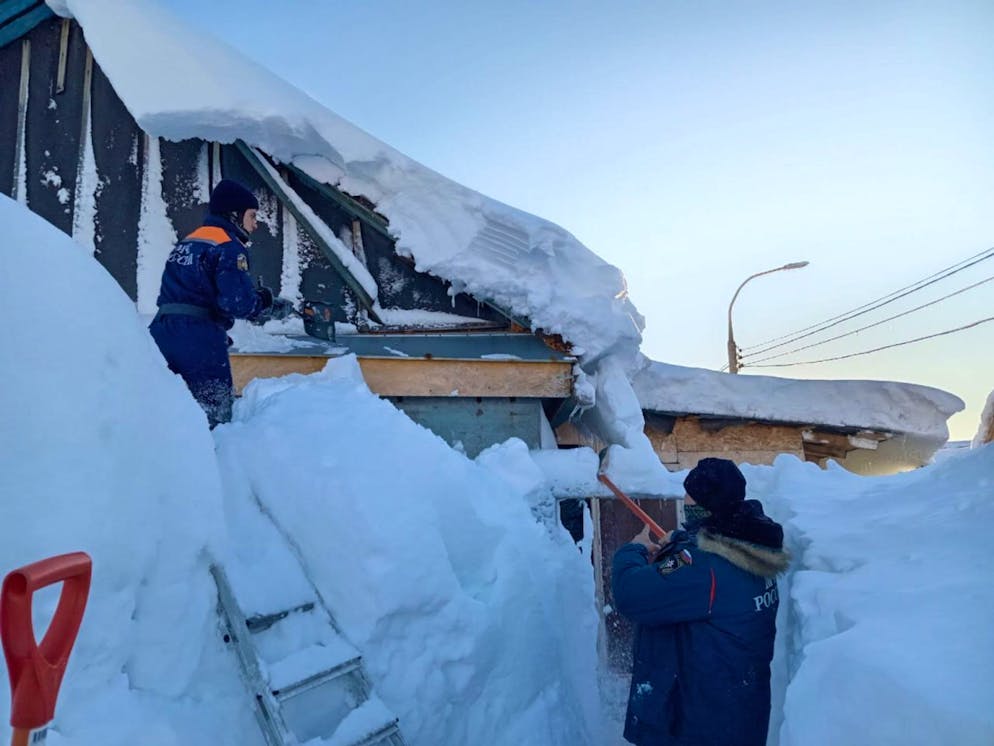«Schnee-Apokalypse» in Russland – Tote auf Kamtschatka - Gallery. Einsatzkräfte kämpfen auf der fernöstlichen Halbinsel Kamtschatka gegen die Schneemassen.