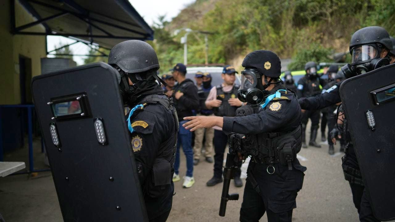 Latest news. State of emergency after prisoner mutiny in Guatemala