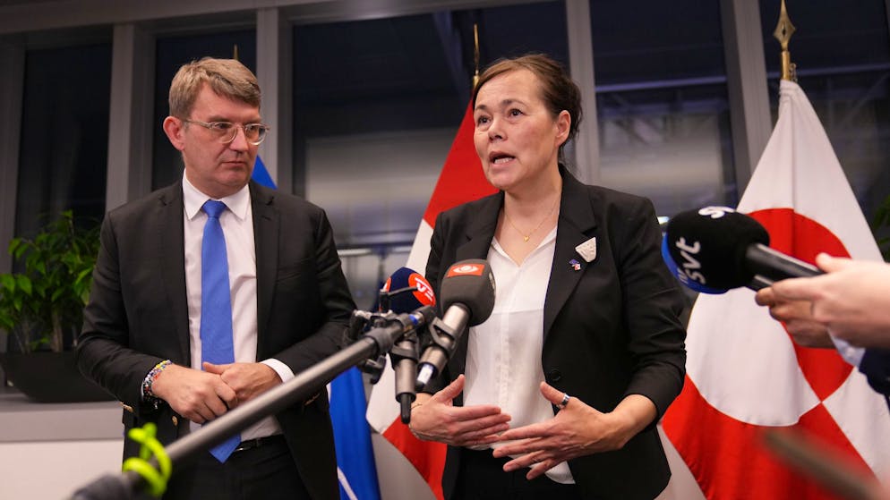Dänemarks Verteidigungsminister Troels Lund Poulsen und die grönländische Aussenministerin Vivian Motzfeldt schlagen eine Nato-Mission auf Grönland vor.