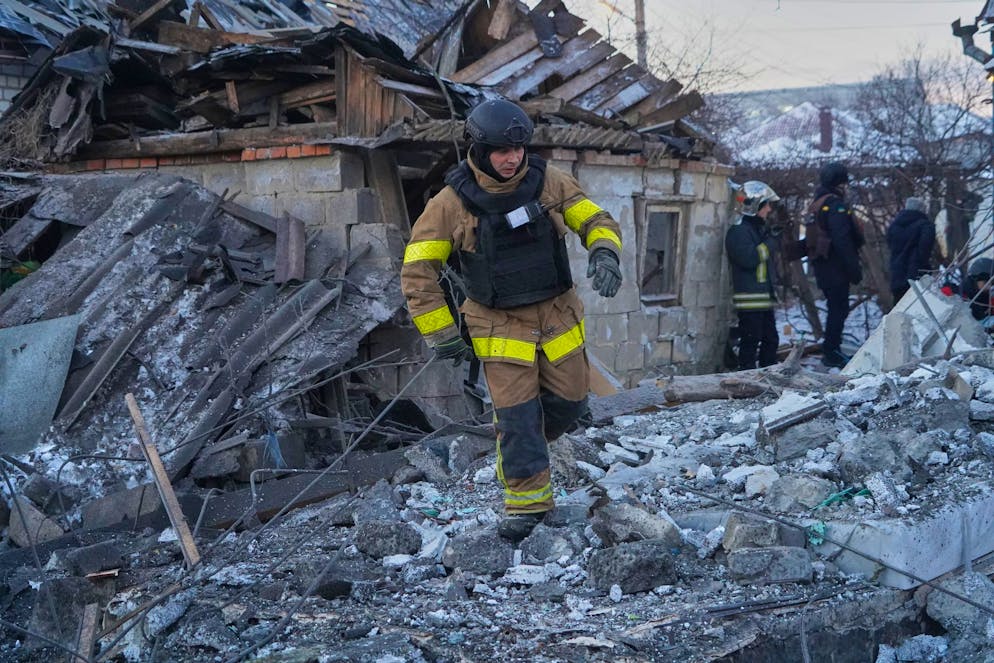 Russische Bomben trafen ein Viertel mit Einfamilienhäusern in Charkiw. 