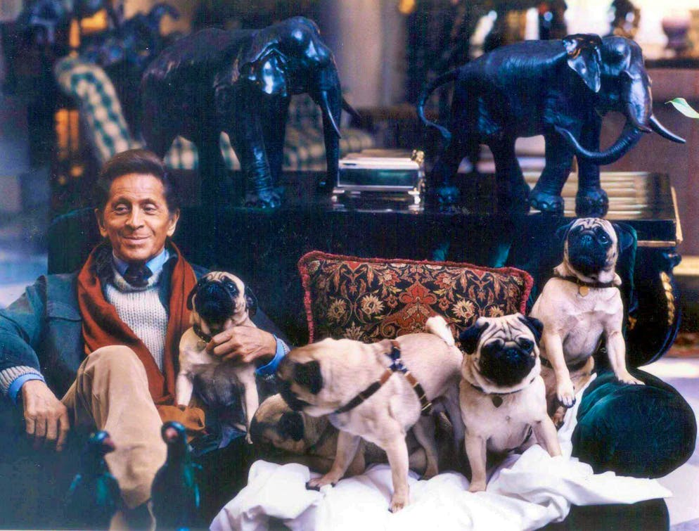 Valentino died. In his home, surrounded by his inseparable pugs, he bid farewell to the fashion world in 2007.