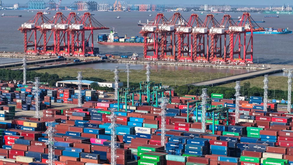 Ein Containerterminal im Hafen von Shanghai. (14. Januar 2026)