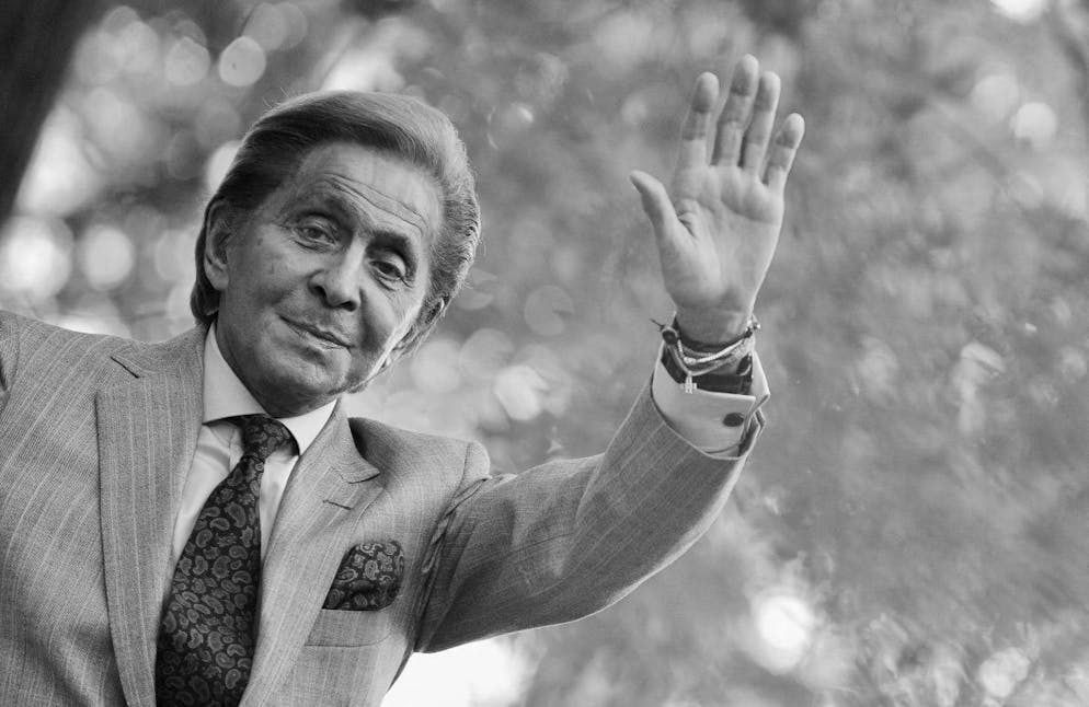 Le styliste Valentino Garavani, ici au centre photographié en 1991, est décédé à l'âge de 93 ans (archives).