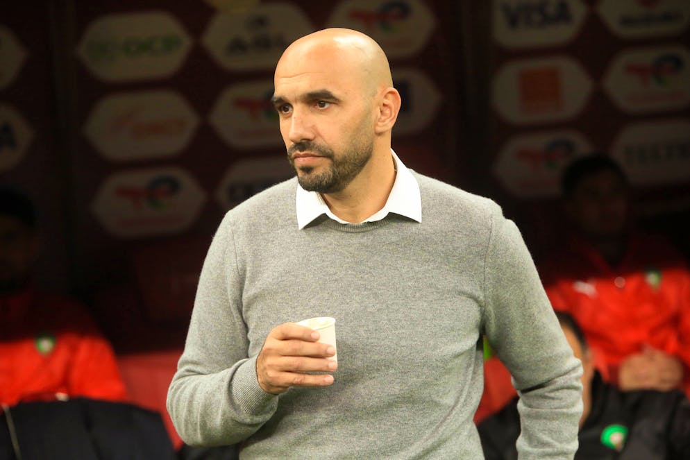 Nato in Francia da famiglia marocchina, ex difensore dei Leoni dell'Atlante. È l'architetto della storia: il primo allenatore a portare il Marocco, e l'Africa, in semifinale a un Mondiale (Qatar 2022). Leader tattico e un simbolo del riscatto del calcio africano.