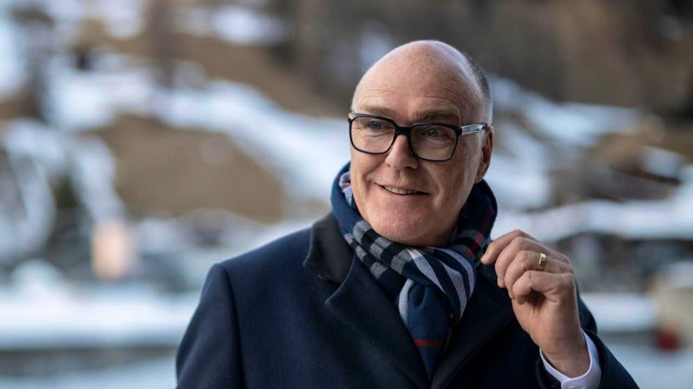 Martin Pfister durante la vista della truppa a Davos Frauenkirch.