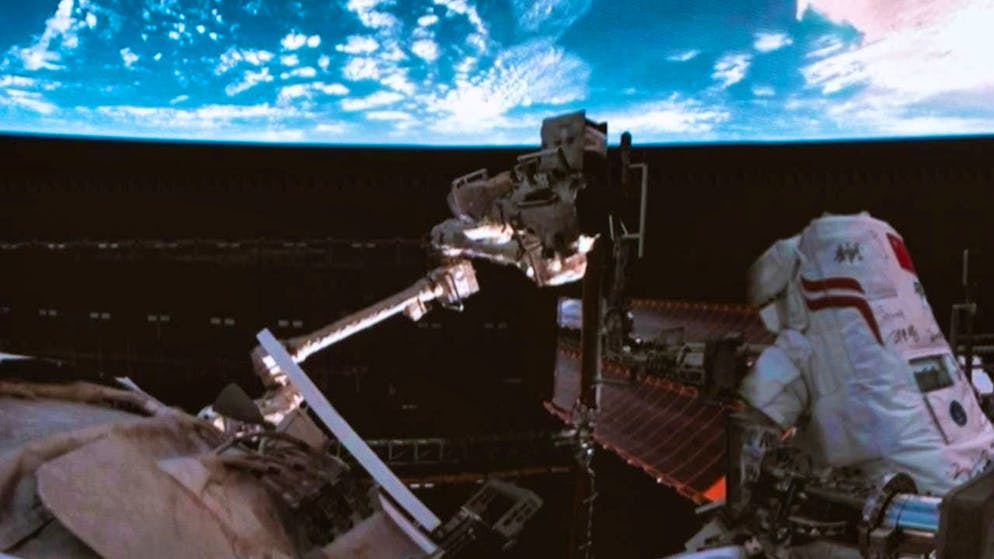 After damage to the window of the "Shenzhou 20", China had to get three space travelers out of space with an emergency plan. Now their spaceship has also returned to Earth. (archive picture)