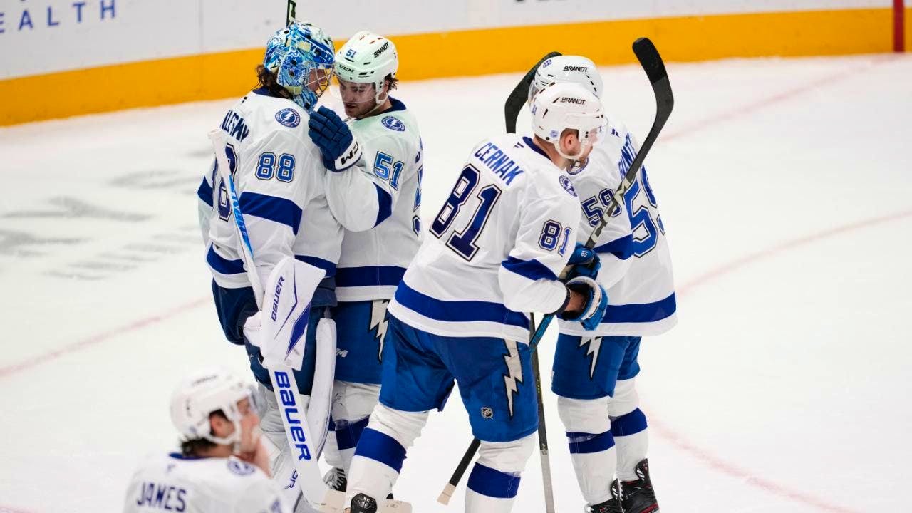 NHL. Lightning return to winning ways immediately