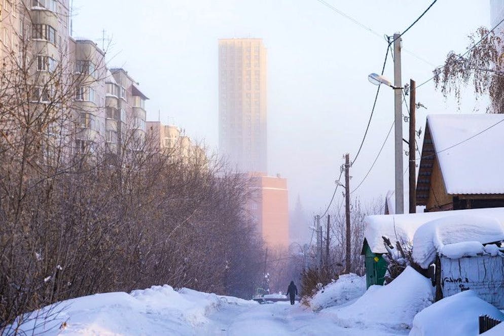 «Schnee-Apokalypse» in Russland – Tote auf Kamtschatka - Gallery. Auch im Bezirk Oktjabrski in Nowosibirsk macht die Kälte den Menschen zu schaffen.