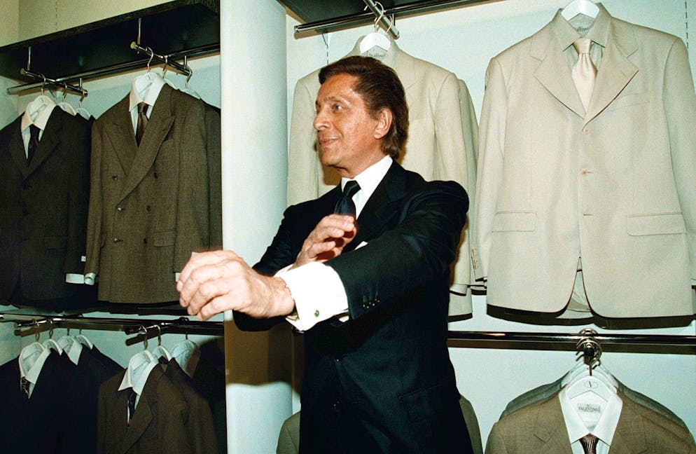 È morto Valentino. Il suo brand, fondato nel 1960, si è presto fatto conoscere al di fuori dei confini italiani. Qui all'inaugurazione della sua boutique a Mosca, in Russia.