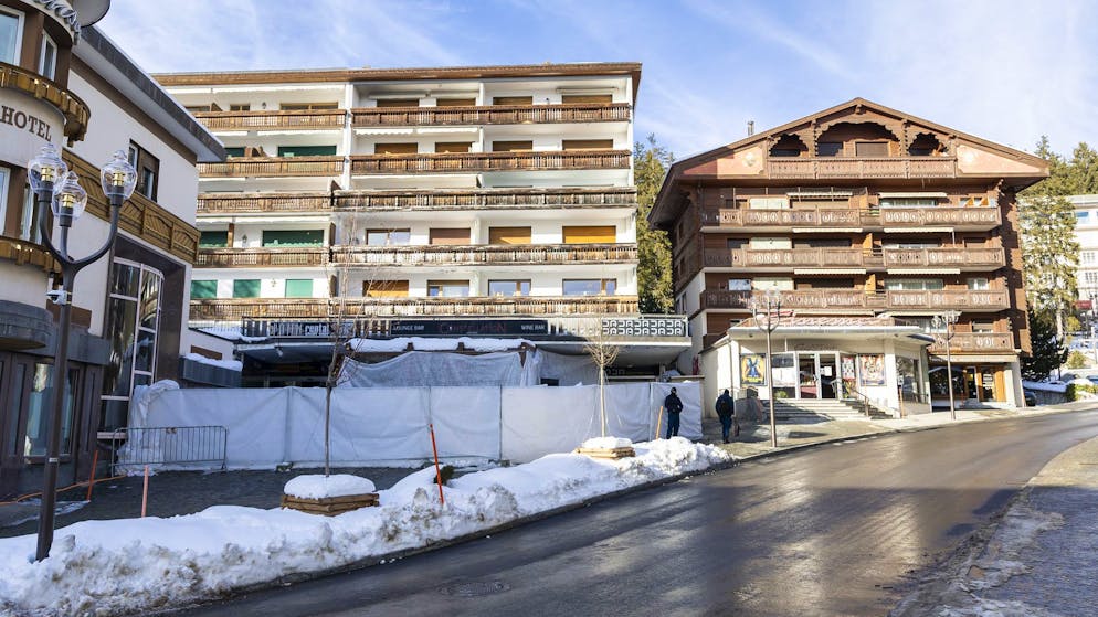 Novità inquietanti. Pochi giorni prima di Capodanno al «Le Constellation» i pannelli si staccavano dal soffitto