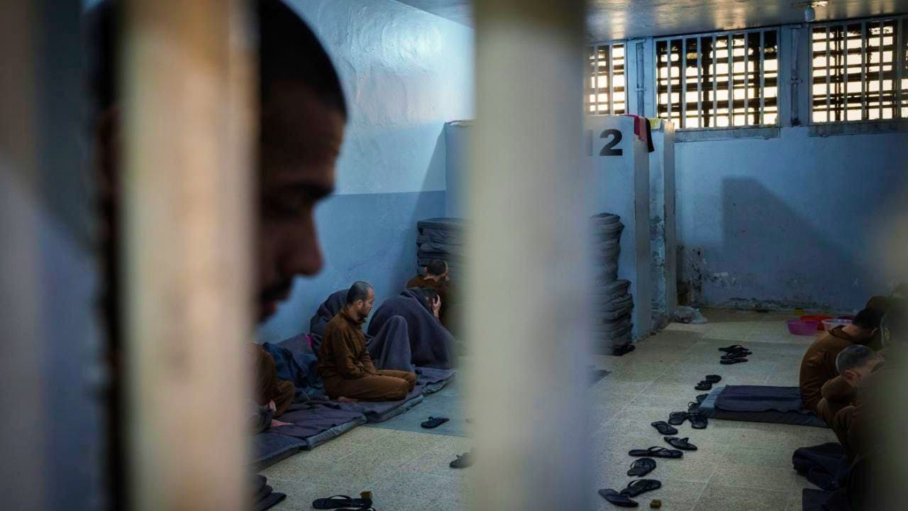 Politics. Escalation in Syria: IS members break out of prison