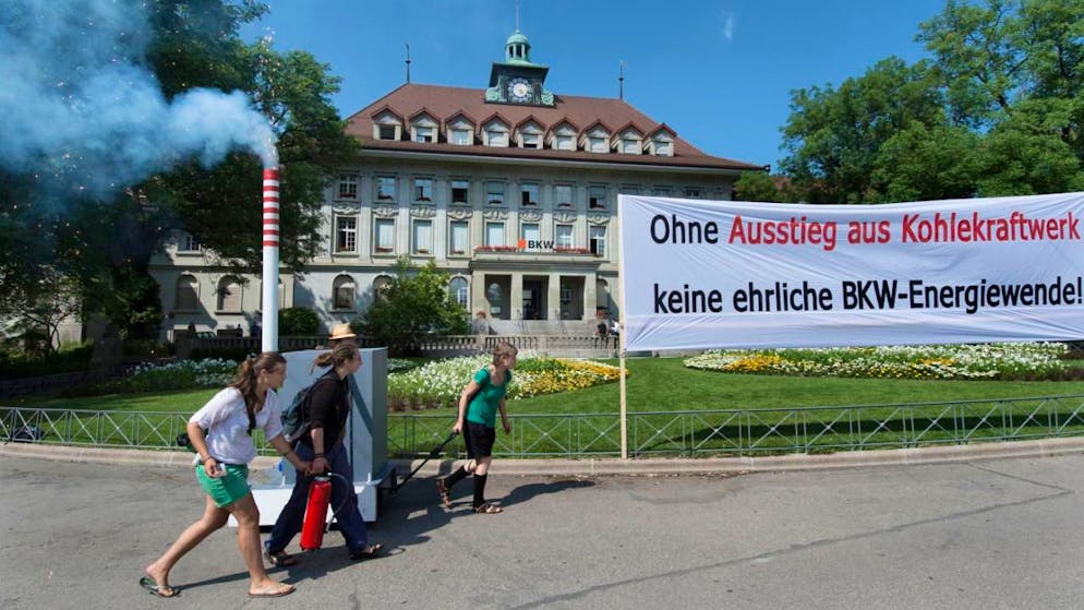 Die BKW-Beteiligung am deutschen Kohlekraftwerk Wilhelmshaven ist seit langem umsritten - im Bild eine Demonstration aus dem Jahr 2014