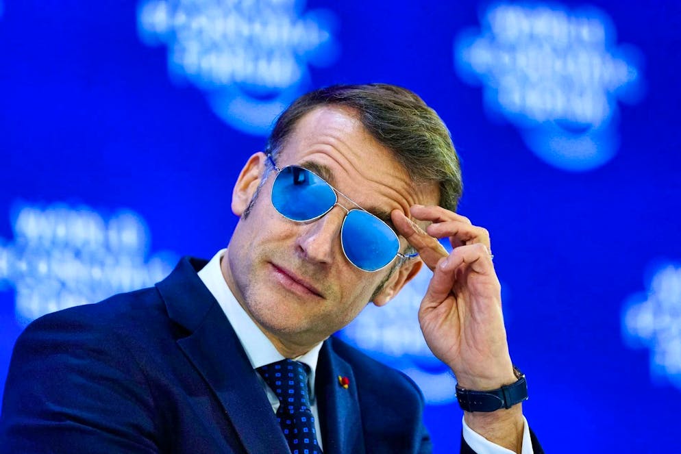 Casual with sunglasses: Emmanuel Macron at the WEF.