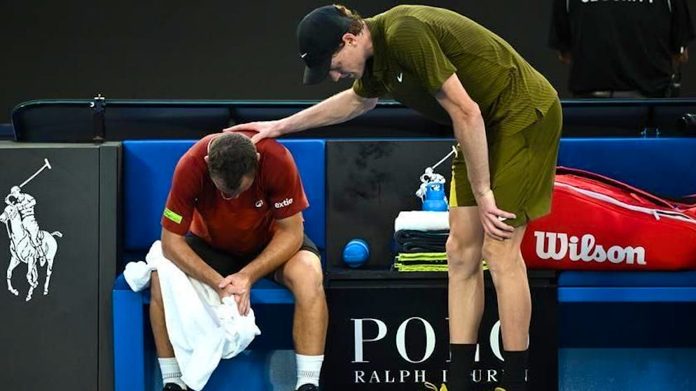 Tennis. Sinner avanza senza problemi e velocemente agli Australian Open