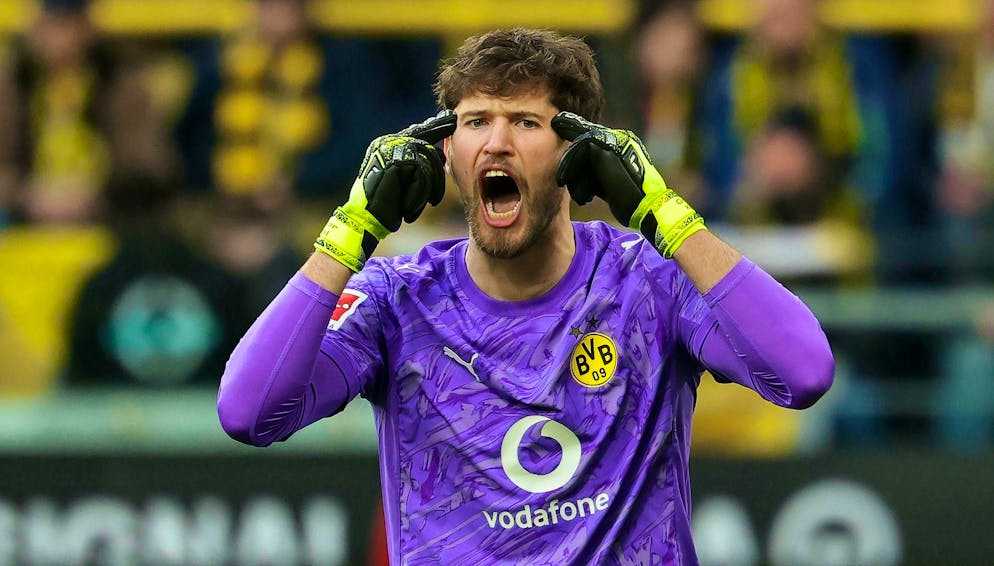 Gregor Kobel and Dortmund are aiming to qualify directly for the round of 16 in the Champions League.