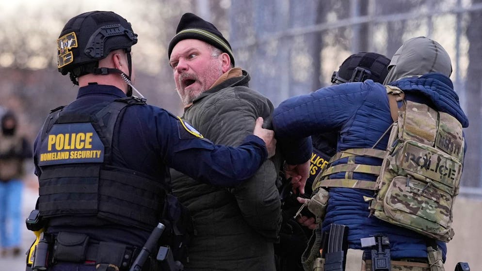 ICE chaos in 5 points. 