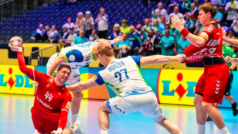 Lukas Laube (right) was the best Swiss player against Slovenia