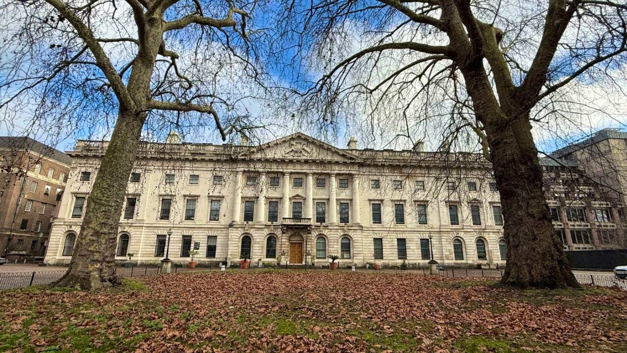 China. London gives green light for Chinese 