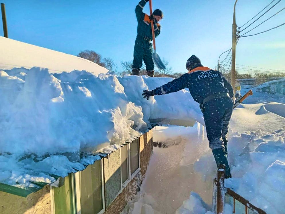 L'«apocalisse di neve» in Russia causa dei morti in Kamchatka. Le autorità della penisola di Kamchatka prevedono che il caos nevoso durerà per giorni.