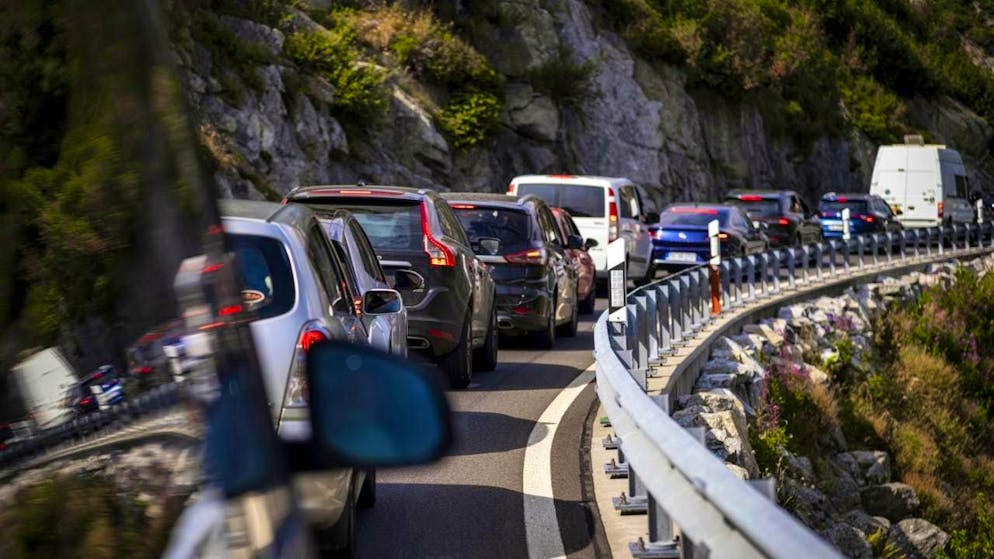 Anyone crossing Switzerland by car from one neighboring country to another should pay a transit fee in future. This is the opinion of the Council of States and a majority of the responsible National Council committee. (archive picture)