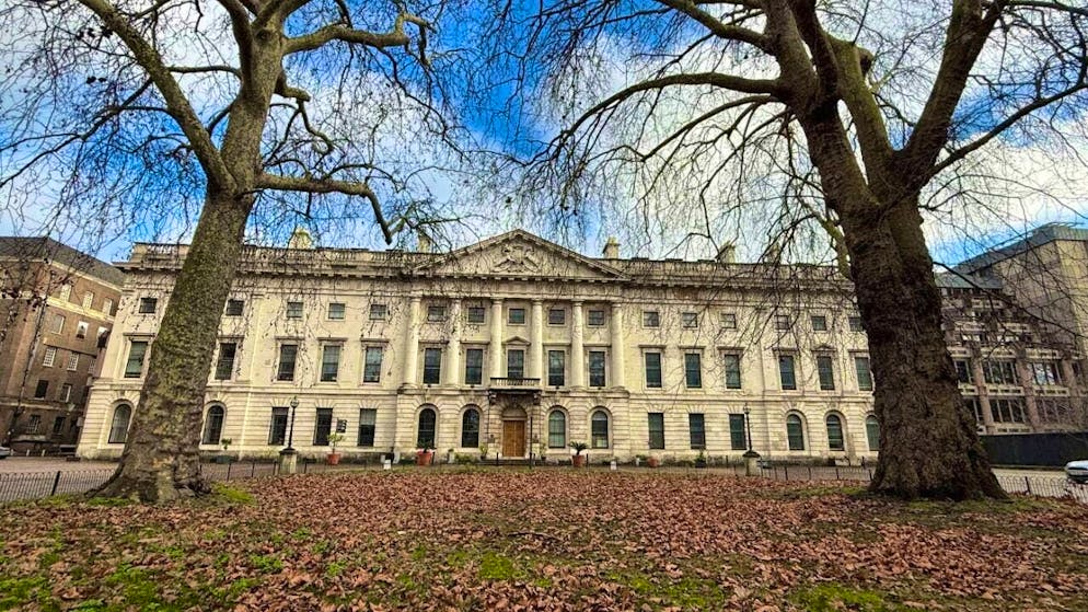 The front façade of the Royal Mint building, which is to house the Chinese embassy in the future. Photo: Maximilian v. Klenze/-/dpa