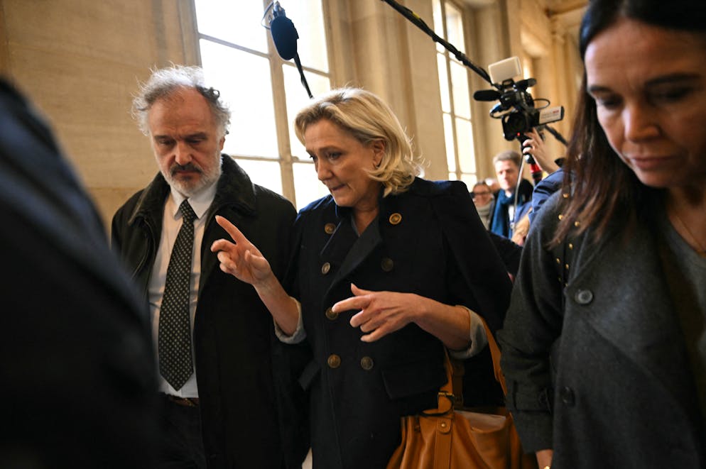 Le tribunal correctionnel de Paris a relaxé mardi Marine Le Pen, qui était accusée d'injure publique par une ancienne étudiante que la cheffe de file de l'extrême droite avait associée à l'"islam radical" du temps où elle était voilée.