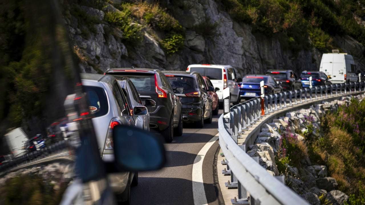 Road traffic. Commission for a levy on transit traffic through Switzerland