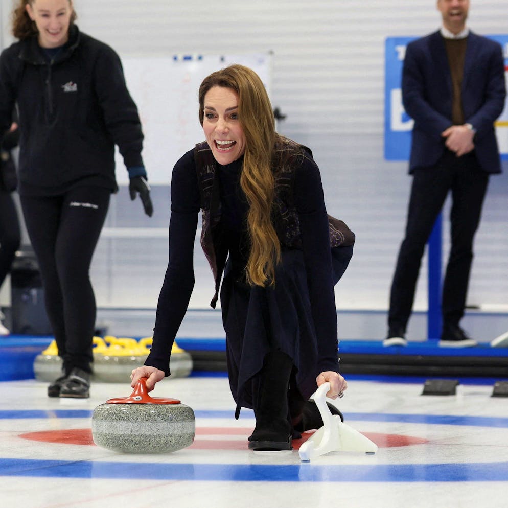 Ecco il video!. Kate contro William: la principessa vince la sfida sul ghiaccio