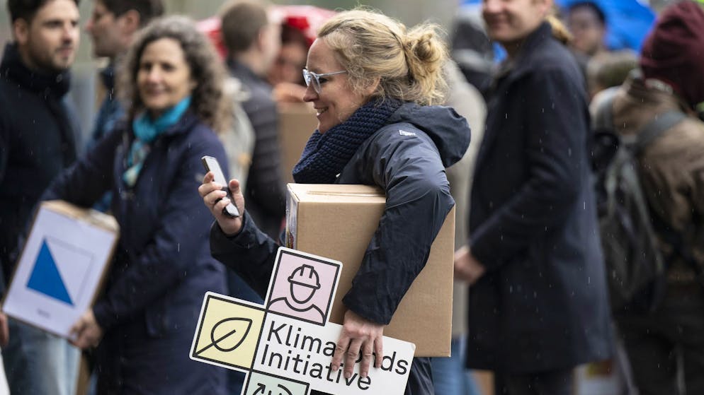 Umfrage zu Abstimmungen am 8. März. Eine Initiative hat keine Chance bei der Abstimmung im März – besser sieht es für zwei andere aus