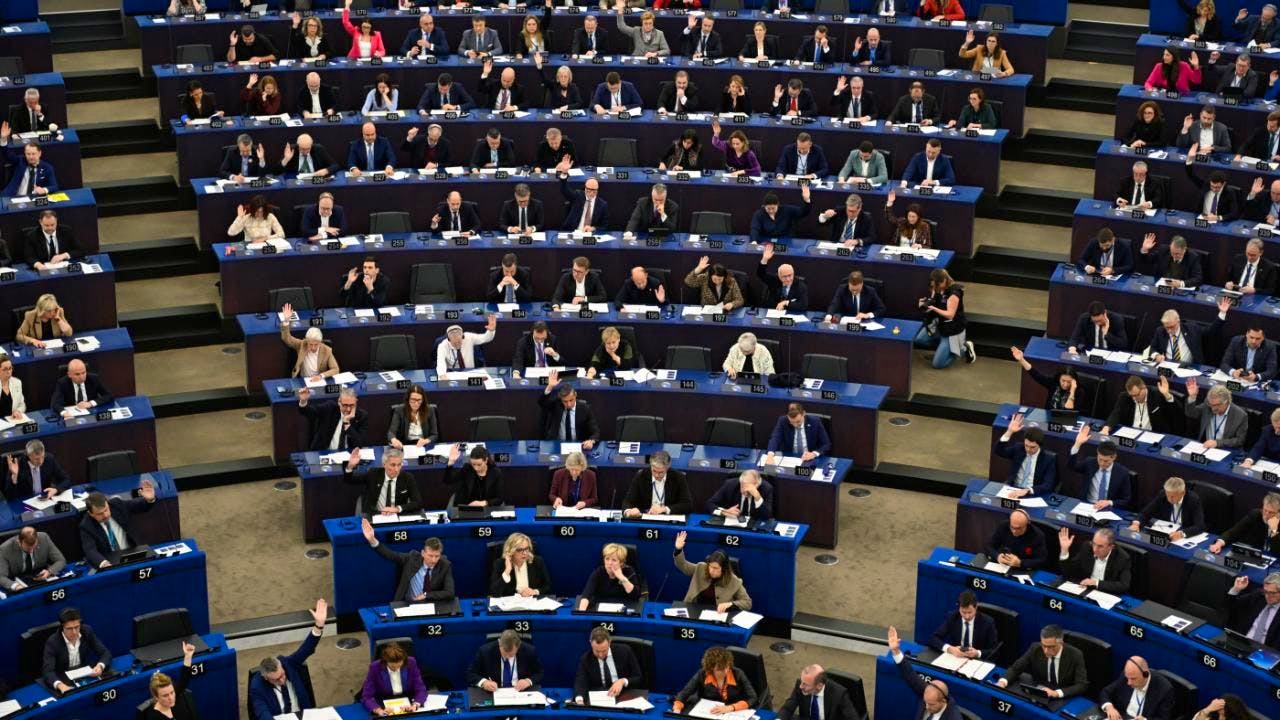 Europe. EU Parliament halts work on implementation of customs deal with USA