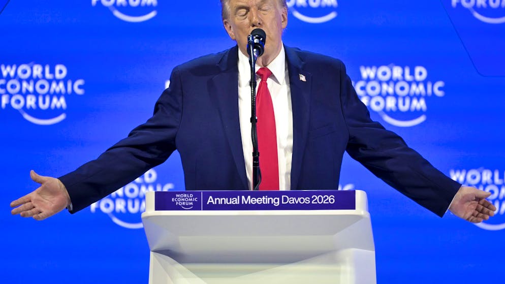 Ancora derisa Karin Keller-Sutter. Ecco 5 affermazioni false che si sono distinte nel discorso di Trump al WEF