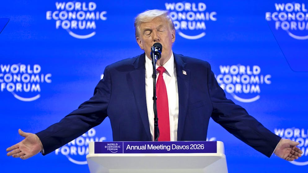 Ancora derisa Keller-Sutter. Ecco 5 affermazioni false che si sono distinte nel discorso di Trump al WEF