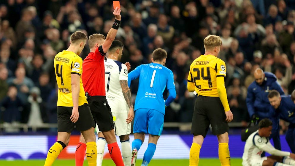 Umstrittener VAR-Eingriff. Zubi und Kehl ärgern sich über Platzverweis gegen Dortmund