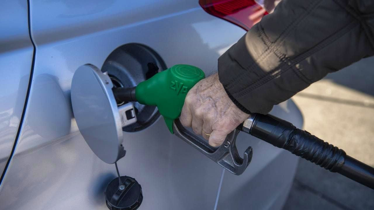 Carburanti. Benzina: prezzi variano notevolmente da regione a regione