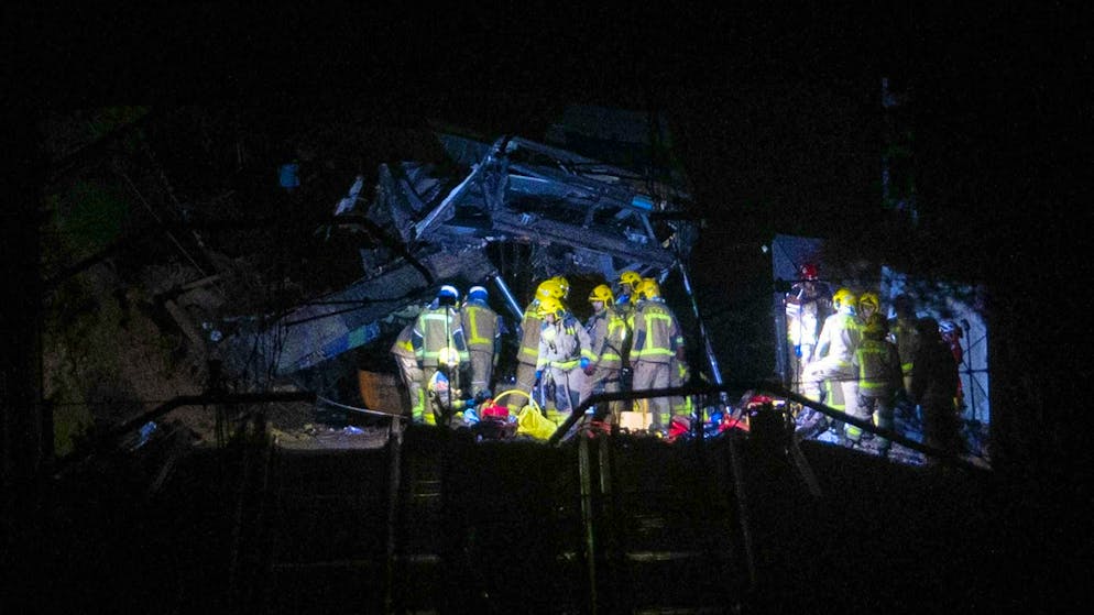 One dead and injured in new train crash in Spain - Gallery. During a storm, a retaining wall collapsed onto the tracks and also hit the train.